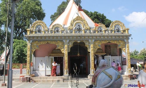 हिन्दुओं का प्रसिद्ध महाभैरव मंदिर तेजपुर के पास एक छोटी सी पहाड़ी पर स्थित है।  