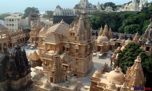 पालीताना जैन मंदिर भारत के गुजरात राज्य के भावनगर ज़िले में स्थित है।
