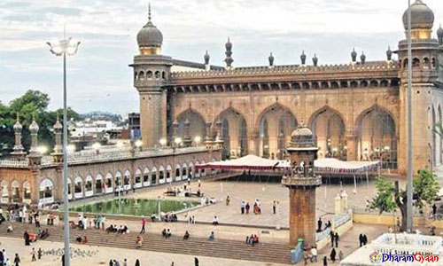मक्का मस्जिद, हैदराबाद, भारत में सबसे पुरानी मस्जिदों में से एक है। और यह भारत के सबसे बड़ी मस्जिदों में से एक है।