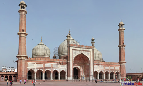 दिल्ली की जामा मस्जिद मुगल बादशाह शाहजहाँ के उत्कृष्ट स्थापत्य सौंदर्य बोध का एक नमूना है।
