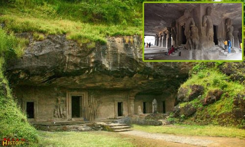 एलीफेंटा गुफाएं महाराष्ट्र में मुंबई के पास स्थित हैं, जो भगवान शिव को समर्पित गुफा मंदिरों का एक संग्रह हैं।