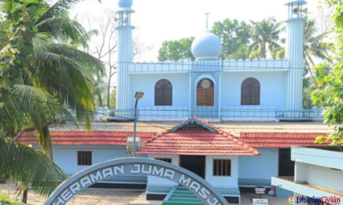 केरल के कोडुंगल्लूर में स्थित चेरामन जुमा मस्जिद को भारत की पहली मस्जिद कहा जाता है।